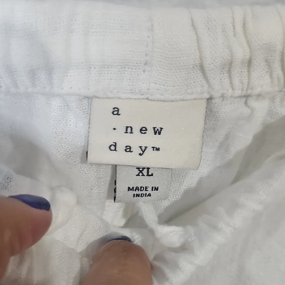 a new day Women's White Linen Blend Shorts - Picture 6 of 8